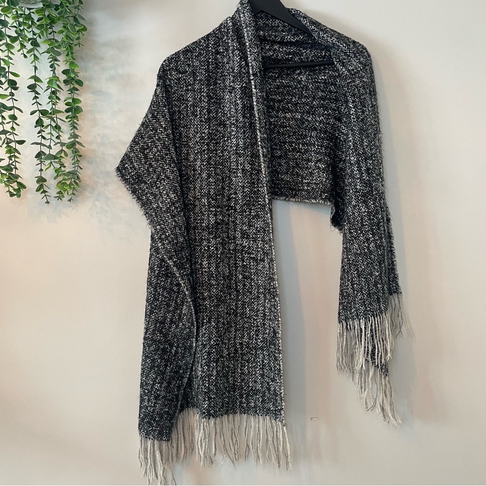 Chic Knit Scarf with Fringe